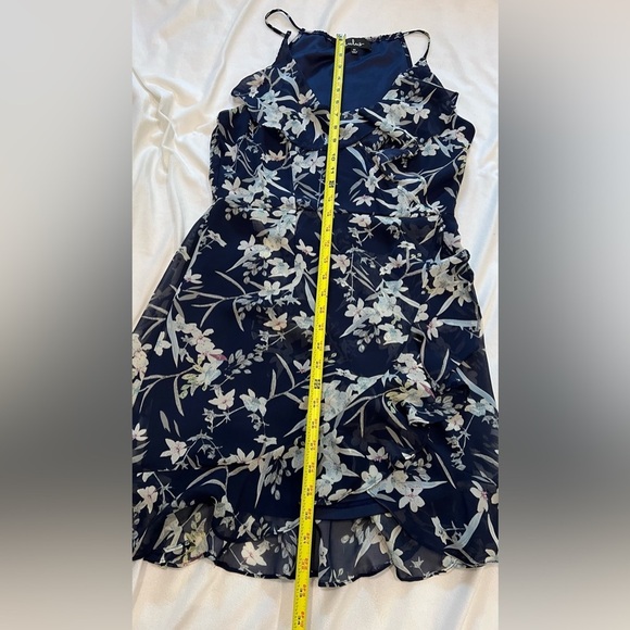 Lulu's Navy Floral Mini Chiffon Dress With a Ruffle V-Neck Size M - Picture 11 of 13